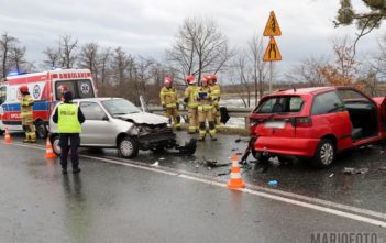 Trzy samochody zderzyły się na ulicy Niemodlińskiej (droga wojewódzka nr 435 w kierunku Komprachcic) w Opolu w piątek (24 grudnia) tuż przed godziną 13.00. Jedna osoba została poszkodowana.