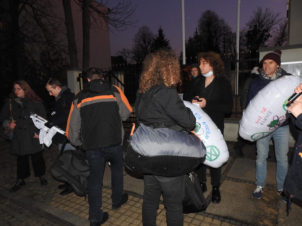 &#8222;Zamykanie elektrowni atomowych to samobójstwo&#8221; &#8211; protest pod konsulatem niemieckim w Opolu