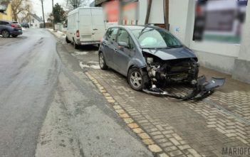 45-latek wjechał w barierki oddzielające chodnik od jezdni