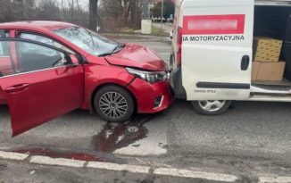 Dwa samochody zderzyły się na ul. Wrocławskiej w Opolu Dwa samochody zderzyły się na ul. Wrocławskiej w Opolu