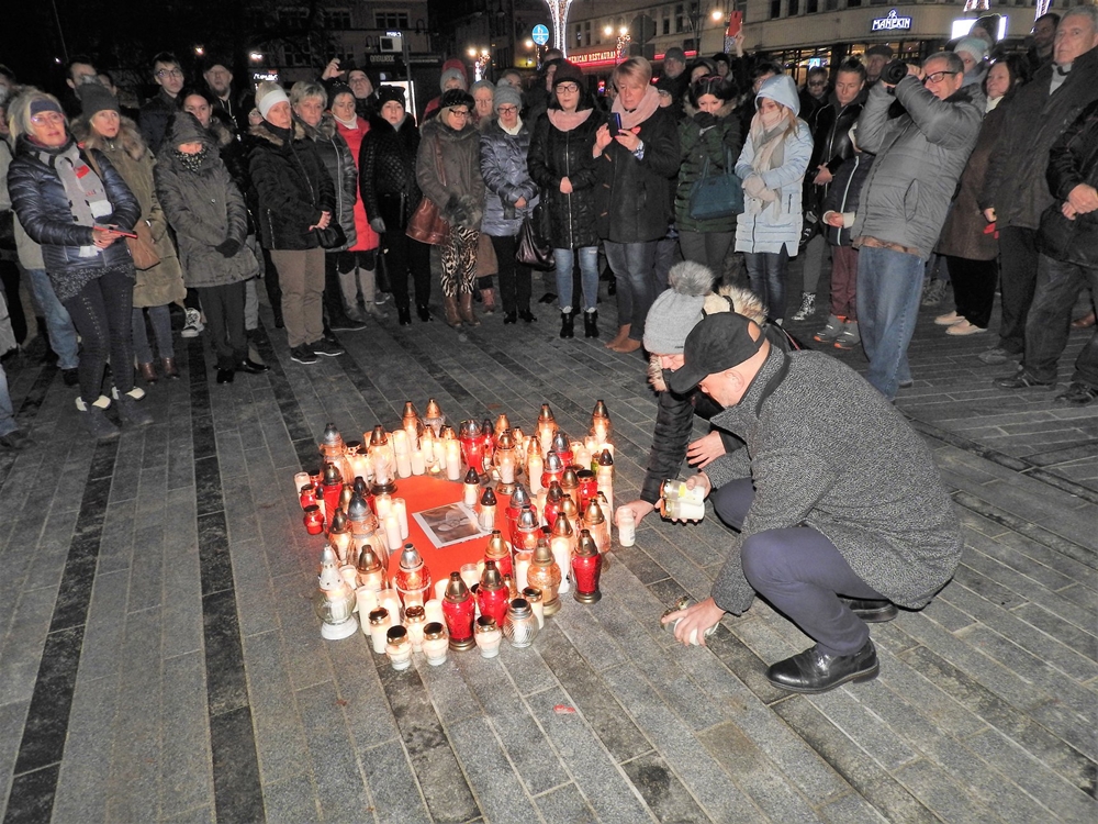 Opolskie Serce Świateł dla Pawła Adamowicza i wsparcie represjonowanych Sędziów