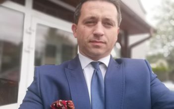 Problem.  Niektórym zależy, żeby zlikwidować nasz regionalny językowy koloryt