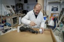 UO gra z Orkiestrą! Na licytację WOŚP trafił niezwykły przedmiot: miniatura pomnika Czesława Niemena