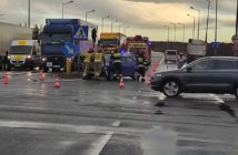 Skoda zderzyła się czołowo z ciężarówką na obwodnicy północnej Opola