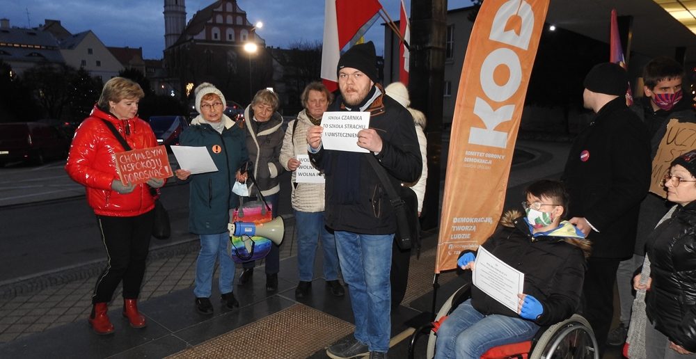 Wolni Ludzie z Opola żądają veta w sprawie LexCzarnek. Zebranie Rodziców w niedzielę