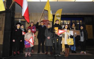 &#8211; Za 3 złote nie wyciągnie się dziecka z depresji! Pikieta w Opolu (ponad podziałami)