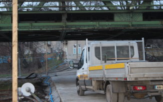 Remont. Poślizg na wiadukcie nad ulicą Powstańców Śląskich w Opolu Remont. Poślizg na wiadukcie nad ulicą Powstańców Śląskich w Opolu