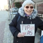 Mam prawo protestować, bo TVP łże &#8211; stwierdziła Barbara Skórzewska z opolskiego KOD przed sądem