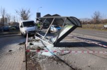 Mężczyzna wjechał w przystanek MZK w Opolu