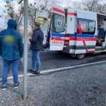 Karetka zderzyła się z dostawczym peugeotem w miejscowości Borkowice. Jedna osoba została poszkodowana