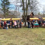 Tłumy zwiedzających na Jarmarku Wielkanocnym w bierkowickim skansenie
