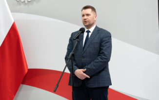 Minister Czarnek powielił kłamstwo o niedobrych Niemcach, co nie chcą dawać na naukę polskiego Minister Czarnek powielił kłamstwo o niedobrych Niemcach, co nie chcą dawać na naukę polskiego