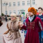 Maturzyści zatańczyli jubileuszowego poloneza na opolskim rynku [GALERIA]