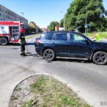 Zderzenie dwóch aut na skrzyżowaniu ulic Fabrycznej i Plebiscytowej