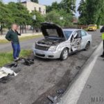Zderzenie trzech pojazdów na ul. Krapkowickiej. Sprawca przysnął za kierownicą