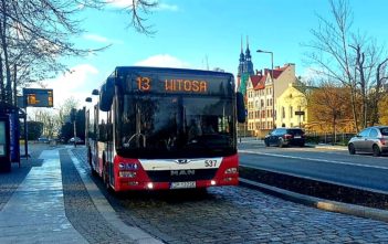 Po pandemicznej przerwie w autobusach MZK Opole wraca używanie tzw. ciepłego guzika