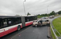 Trzy osobówki i autobus MZK zderzyły się na wiadukcie na ul. Niemodlińskiej