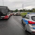 Trzy osobówki i autobus MZK zderzyły się na wiadukcie na ul. Niemodlińskiej
