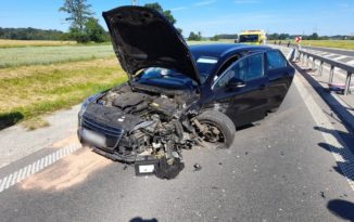 Kolizja na obwodnicy Niemodlina. Sprawca ukarany mandatem w wysokości 1100 zł Kolizja na obwodnicy Niemodlina. Sprawca ukarany mandatem w wysokości 1100 zł