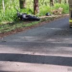 Kierujący skuterem uderzył w drzewo w Zębowicach w powiecie oleskim
