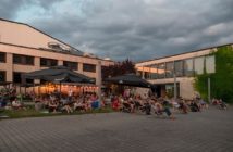 Wakacje z Galerią Sztuki Współczesnej. W programie wystawa, warsztaty i kino plenerowe