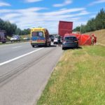 Wypadek tira i samochodu osobowego na autostradzie A4