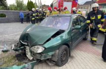 Kierujący osobowym renault uderzył w słup w Boguszycach