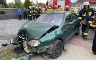 Kierujący osobowym renault uderzył w słup w Boguszycach Kierujący osobowym renault uderzył w słup w Boguszycach