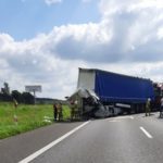 Zderzenie trzech ciężarówek na autostradzie A4. Dwie osoby poszkodowane
