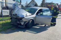 Kierująca oplem wjechała na strzeżony przejazd kolejowy w Chróścinie