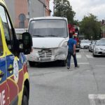 Osobowe volvo zderzyło się z autobusem w centrum Opola