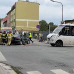 Osobowe volvo zderzyło się z autobusem w centrum Opola