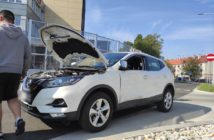 Zderzenie osobówki z busem na skrzyżowaniu w Opolu