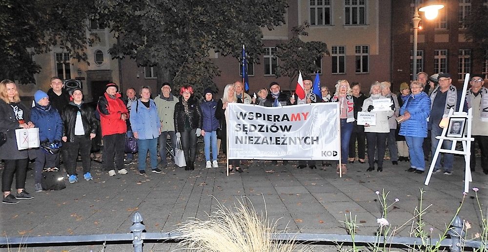 Wolni Ludzie z Opola niezmiennie solidarni z represjonowanymi sędziami
