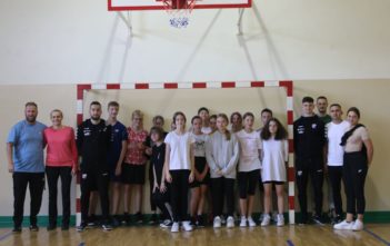 Zawodnicy Klubu Piłki Ręcznej Gwardia Opole odwiedzili PSP w Chróścicach [GALERIA]