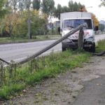 Kierujący busem wjechał w latarnię na ul. Głogowskiej w Opolu