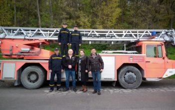 Strażacy z OSP Kadłub Turawski pomogli w przekazaniu na Ukrainę drabiny strażackiej z Niemiec