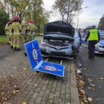 Wjechał toyotą w wiatę przystanku autobusowego. Poszkodowany 15-latek