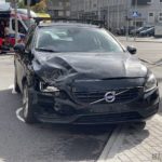 Wypadek na skrzyżowaniu w Opolu. Jadąca na sygnale karetka zderzyła się z volvo