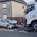 Ciężarówka zderzyła się czołowo z mercedesem w Dobrzeniu Wielkim. Jedna osoba została poszkodowana