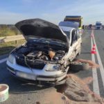 Czołowe zderzenie dwóch samochodów na obwodnicy Opola. Dwie osoby zostały poszkodowane