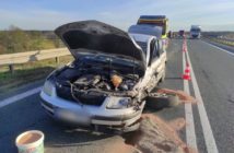 Czołowe zderzenie dwóch samochodów na obwodnicy Opola. Dwie osoby zostały poszkodowane