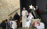 Uczestnicy WTZ Stare Siołkowice przedstawili bożonarodzeniowe jasełka [GALERIA]
