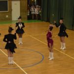 Mażoretki Seniorita zatańczyły dla babć i dziadków w hali sportowej w Dobrzeniu Wielkim