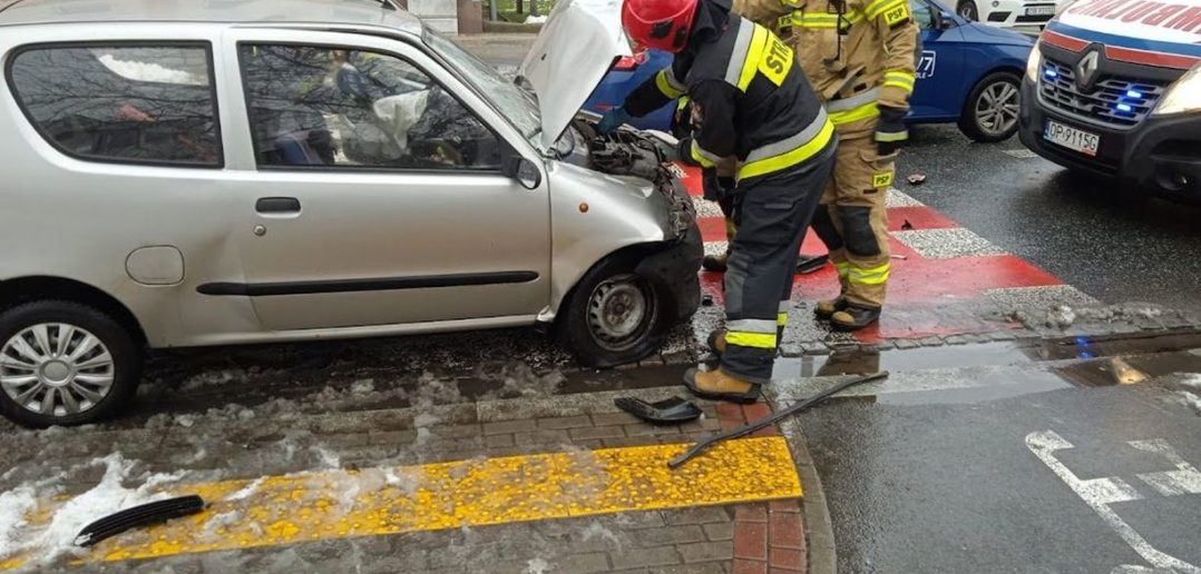 Na skrzyżowaniu Oleskiej i Zajączka w Opolu zderzyły się dwa samochody
