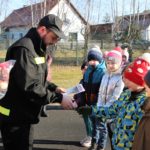 Dzieci z Dobrzenia malowały strażaków w akcji. Otrzymały nagrody, a część przeszła do etapu powiatowego