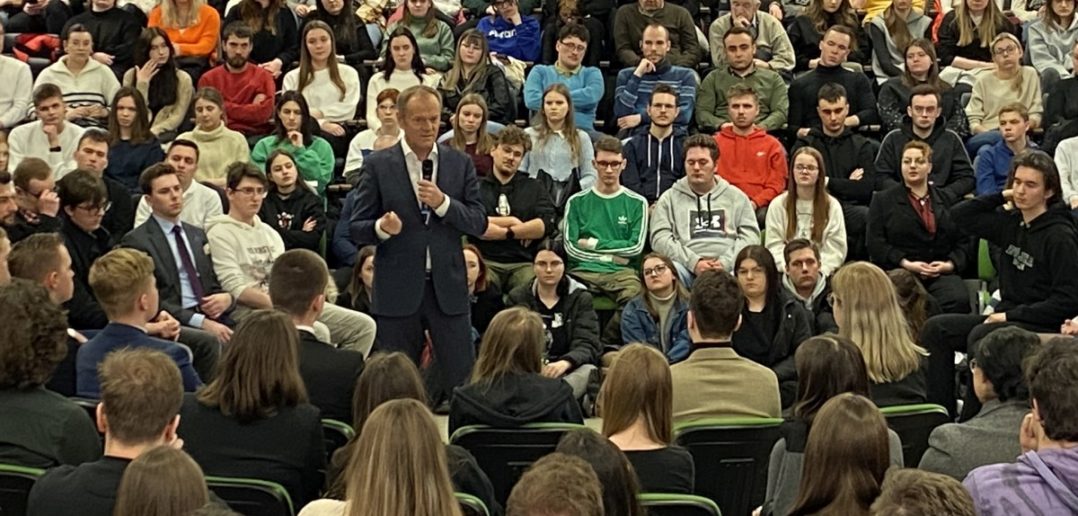 Donald Tusk spotkał się z opolskimi studentami. Dyskutowano o przyszłości młodych