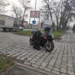 Zderzenie osobowej skody i motocykla na ul. Budowlanych w Opolu