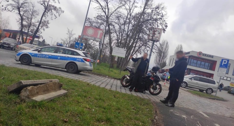 Zderzenie osobowej skody i motocykla na ul. Budowlanych w Opolu