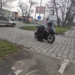 Zderzenie osobowej skody i motocykla na ul. Budowlanych w Opolu